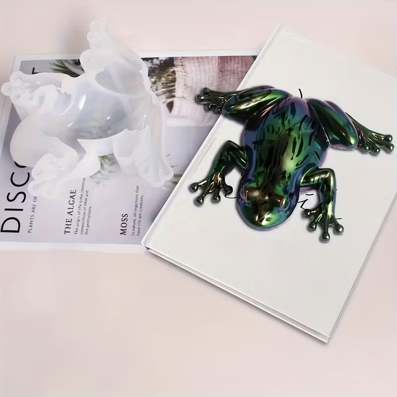 Metallic resin frog beside the 3D small frog silicone mould