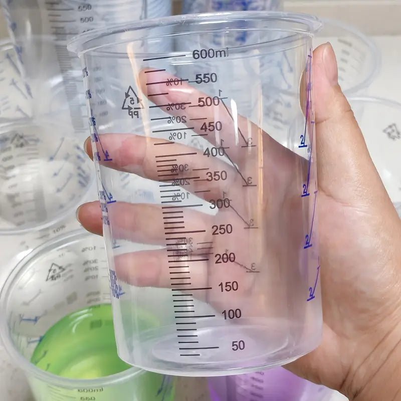 Soft, flexible 600ml resin mixing cup with graduated ml and ratio markings